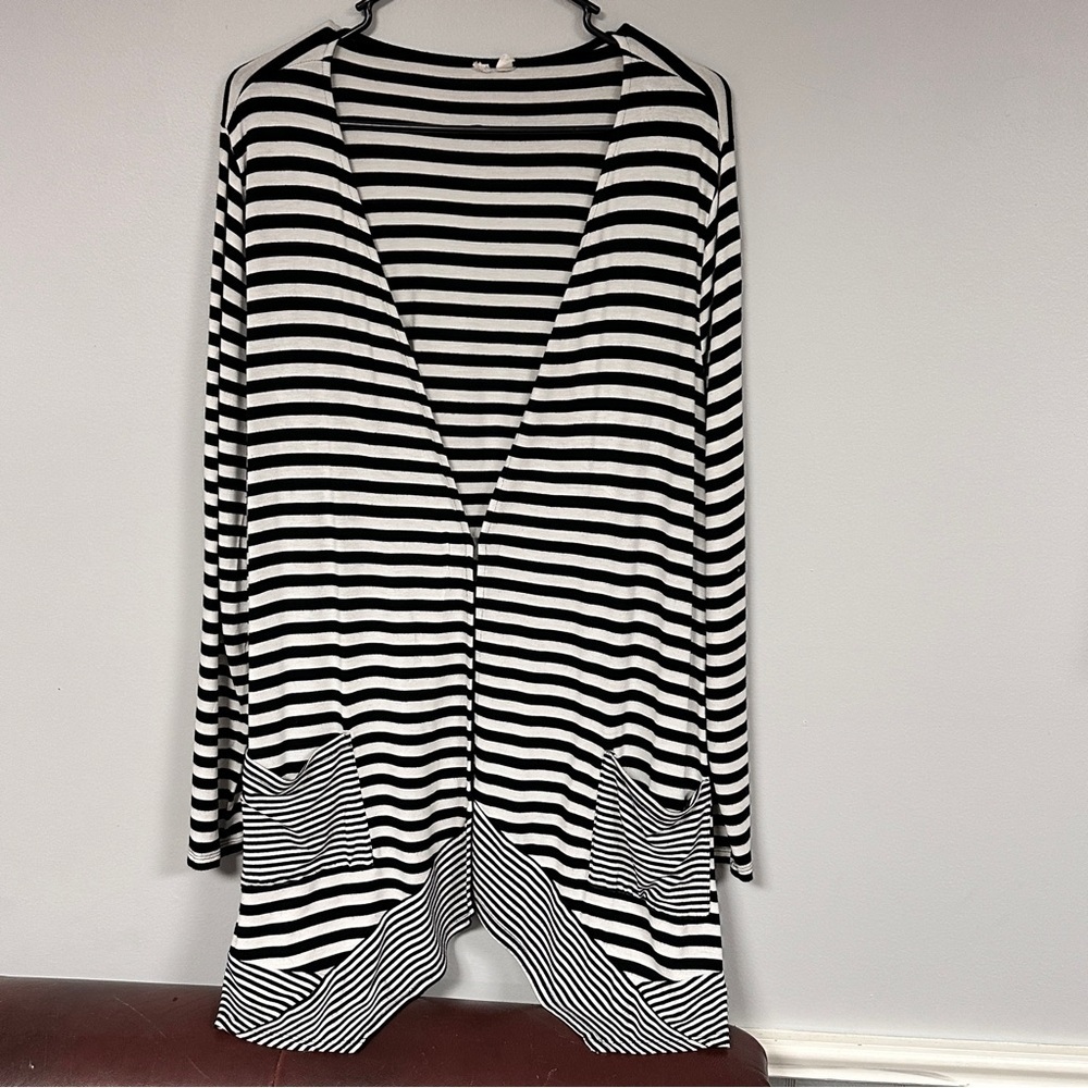 Black and White Striped  Light Cardigan top, No Tag - XL - see measurements